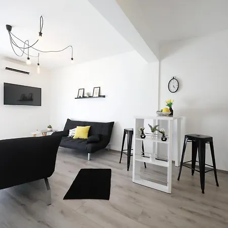 Luxury 1107 Apartment
