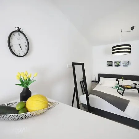 Luxury 1107 Apartment